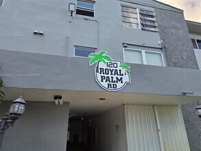 120 Royal Palm Rd in Hialeah, FL - Building Photo - Building Photo
