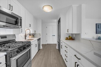 411 S Old Woodward Ave, Unit 924 in Birmingham, MI - Building Photo - Building Photo