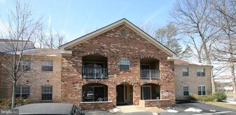 5900 Cove Landing Rd in Burke, VA - Building Photo