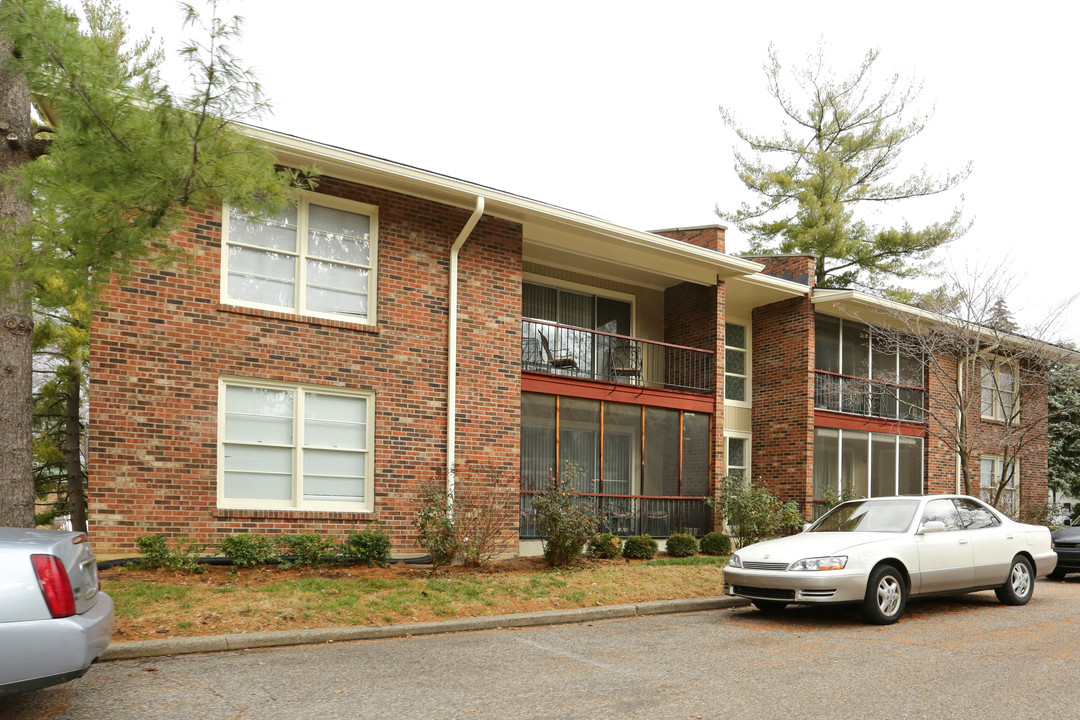 Chatsworth Park Apartments in Louisville, KY - Building Photo