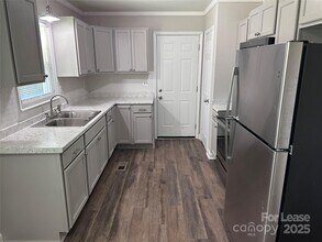 911 Bannister Pl in Charlotte, NC - Building Photo - Building Photo