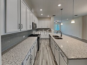 6117 Voyagers Pl in Apollo Beach, FL - Foto de edificio - Building Photo