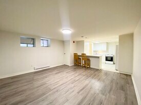 589 Annette St in Toronto, ON - Building Photo