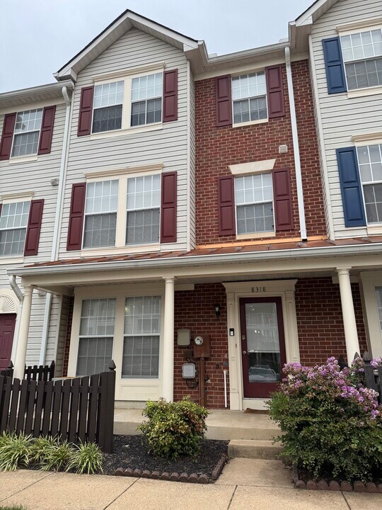 8318 Bluebird Way in Lorton, VA - Building Photo