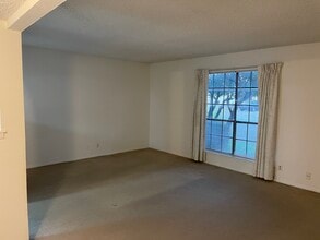 924 Cottonwood Trail in Benbrook, TX - Building Photo - Building Photo