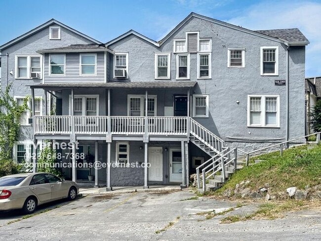 32 Woodlawn Dr