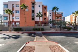63 E Agate Ave in Las Vegas, NV - Building Photo