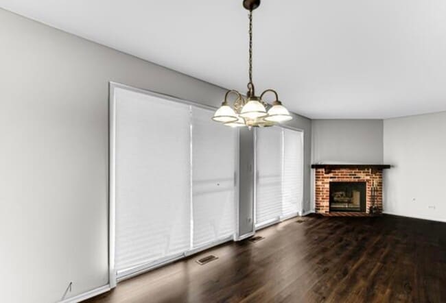 609 Hanover Ct in Schaumburg, IL - Building Photo - Building Photo