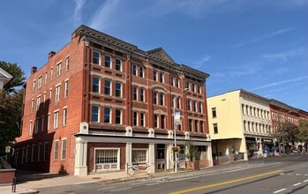 69 S Pleasant St in Amherst, MA - Foto de edificio - Building Photo