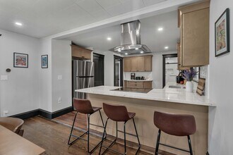 50 Sprague St in Dedham, MA - Foto de edificio - Building Photo