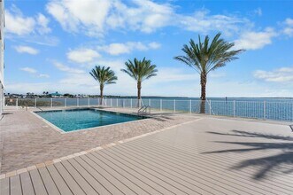 1375 Beach Rd, Unit 211 in Englewood, FL - Building Photo - Building Photo