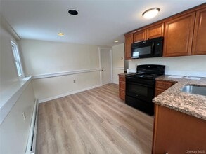 62 Warwick Rd in Island Park, NY - Building Photo - Building Photo