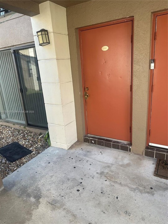 3161 Coral Ridge Dr in Coral Springs, FL - Building Photo