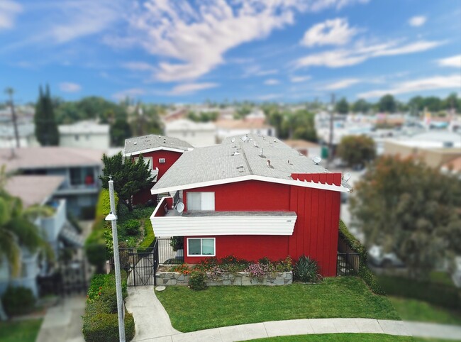 Brenton Apartments in Lynwood, CA - Building Photo - Primary Photo