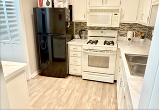 421 Woodview Ln in Hampton, VA - Building Photo - Building Photo