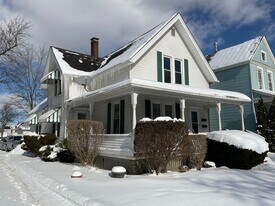 211 5th St in Elyria, OH - Building Photo