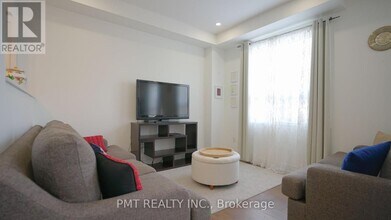 7155 Magistrate Terrace in Mississauga, ON - Building Photo - Building Photo