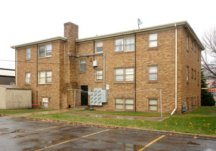 1167 Robert St S in West St. Paul, MN - Foto de edificio - Building Photo