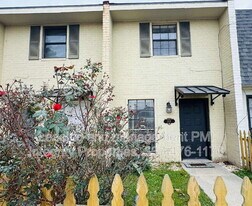 2419 Robley Dr in Lafayette, LA - Building Photo