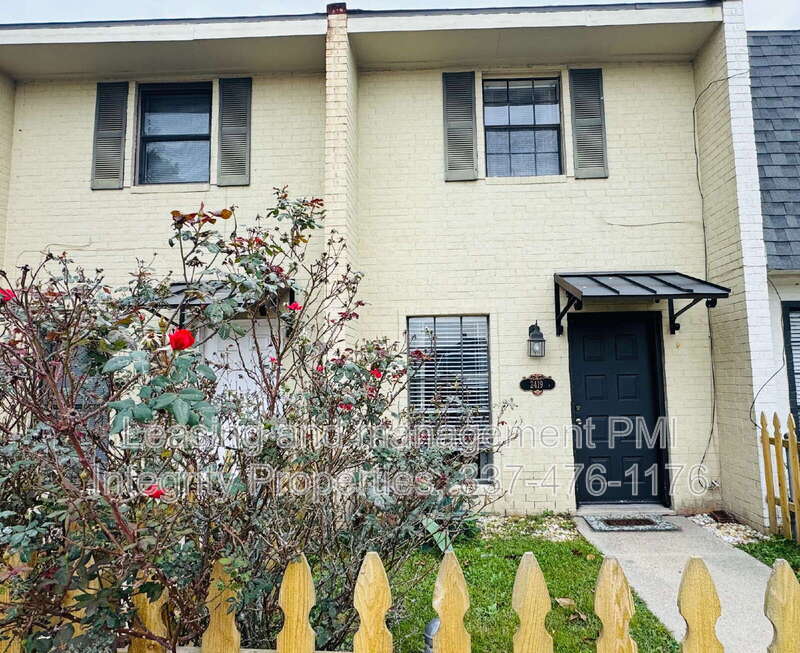 2419 Robley Dr in Lafayette, LA - Foto de edificio