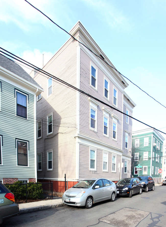 321 Washington St in Cambridge, MA - Foto de edificio - Building Photo