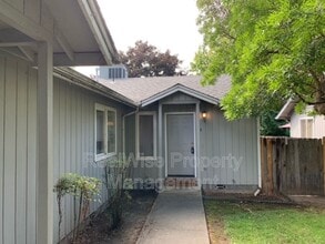 1632 Leonard Rd in Grants Pass, OR - Building Photo - Building Photo