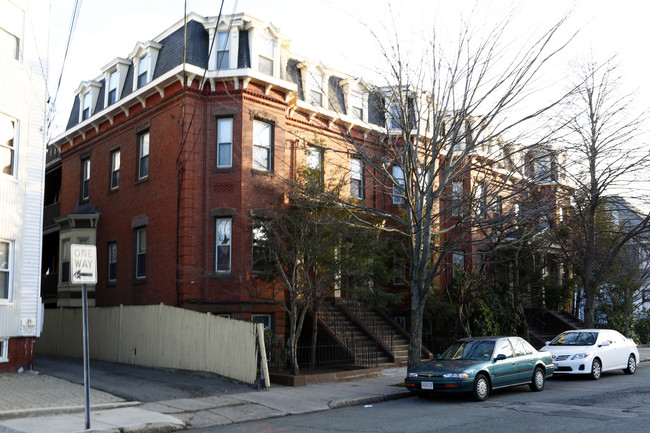 Mount Vernon Street Apartments in Somerville, MA - Foto de edificio - Building Photo