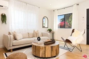 17 Sunset Ave in Los Angeles, CA - Building Photo
