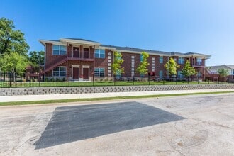 13Underwood Apartments in Denton, TX - Building Photo - Building Photo