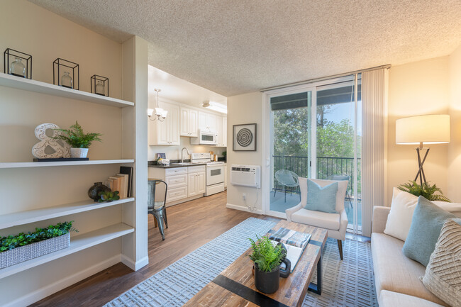 Castlewood Apartments in Walnut Creek, CA - Building Photo - Interior Photo