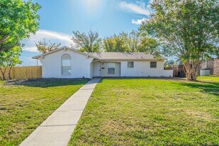 802 Birchwood Dr, Unit 06306 in Garland, TX - Building Photo
