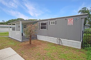 26 Forest Dr in Davenport, FL - Building Photo
