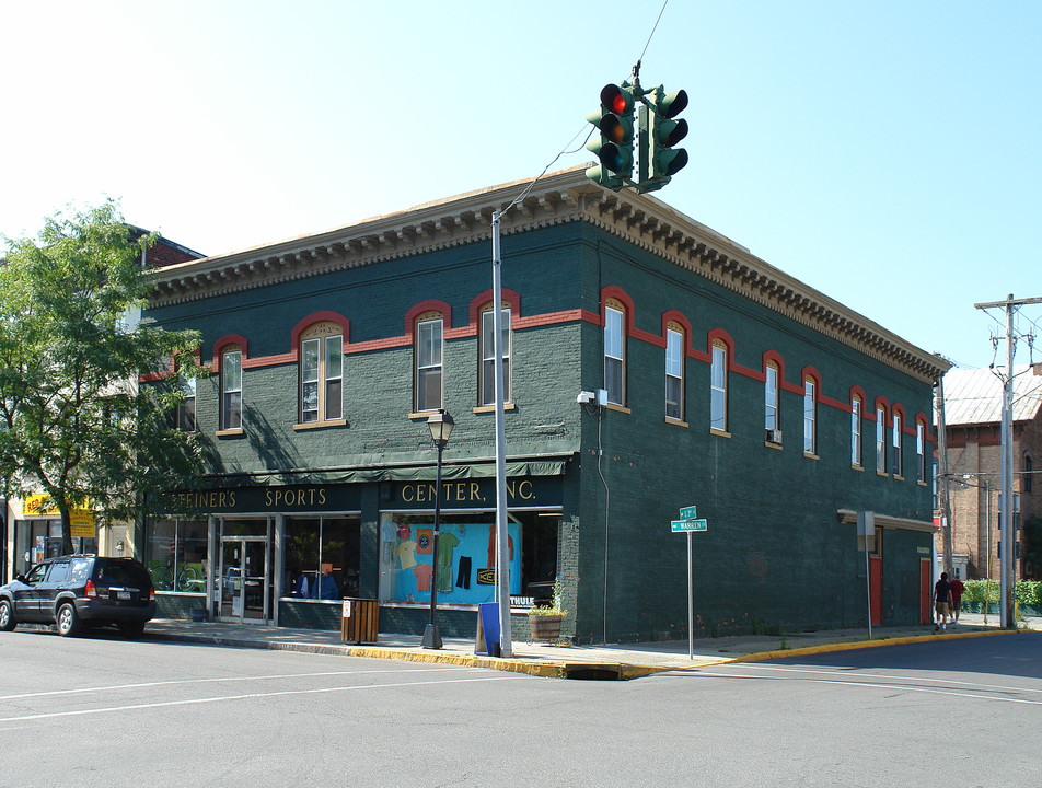 301 Warren St in Hudson, NY - Foto de edificio