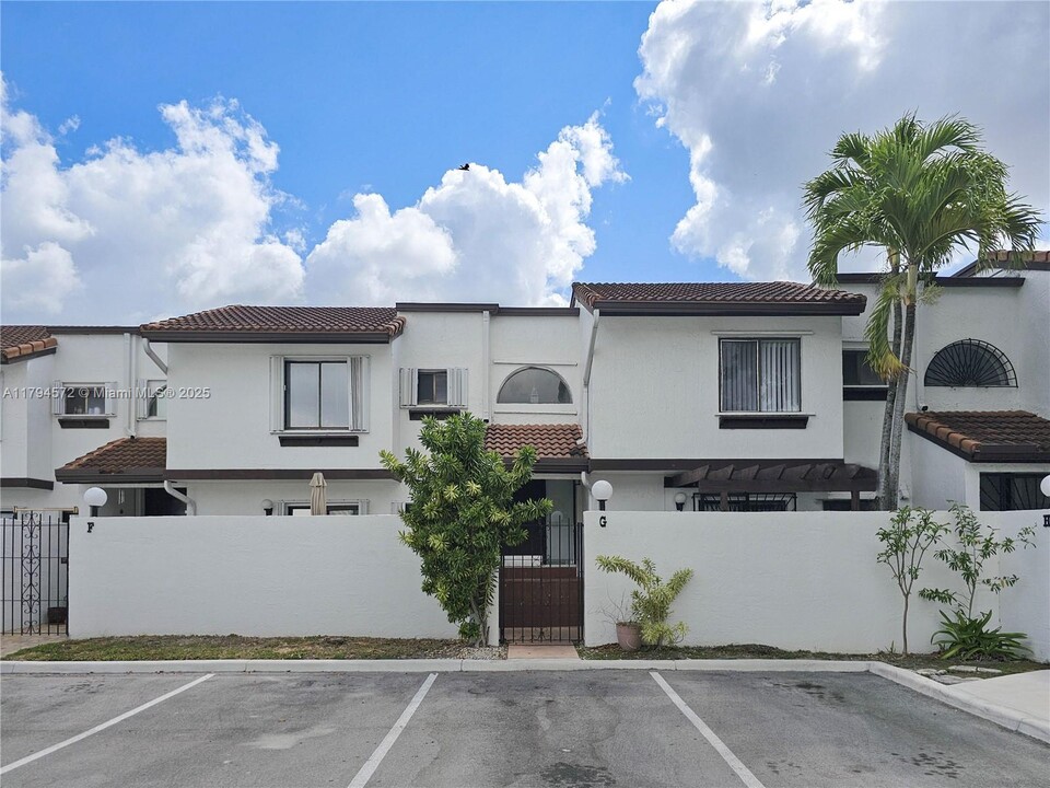 1341 SW 124th Ct in Miami, FL - Foto de edificio