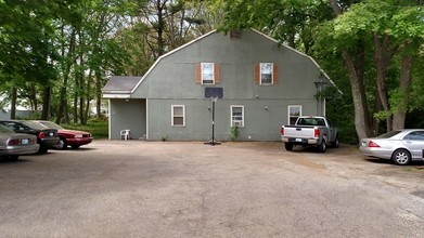 811 Warwick Ave in Warwick, RI - Foto de edificio - Building Photo