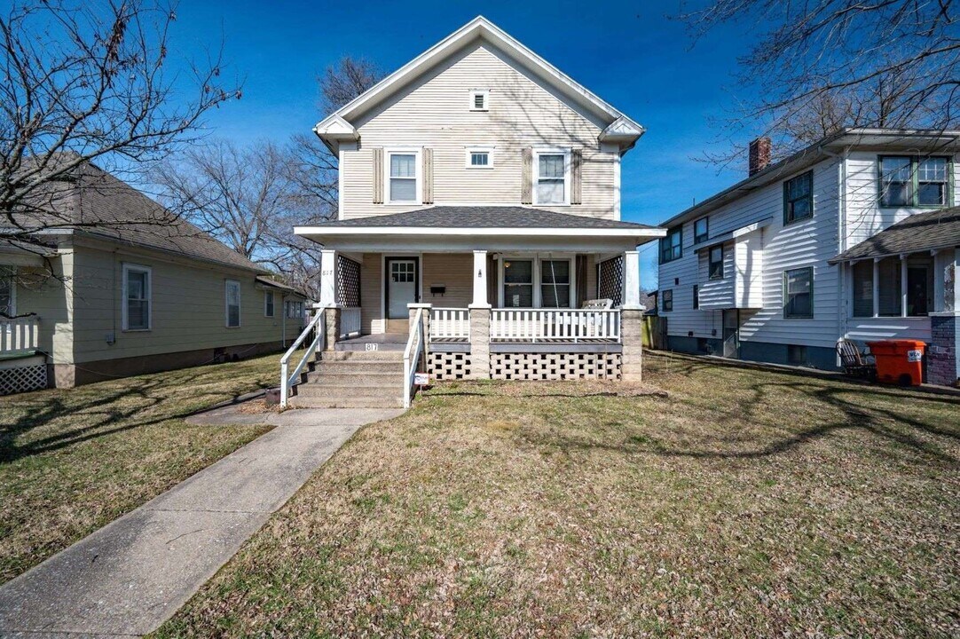 817 E Loren St in Springfield, MO - Building Photo