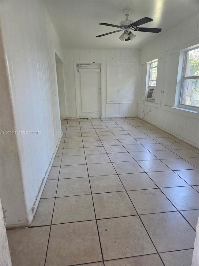 725 Opa-locka Blvd-Unit -D in Opa Locka, FL - Building Photo - Building Photo
