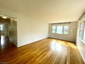 18 Dartmouth Ave in Bridgewater, NJ - Building Photo - Building Photo