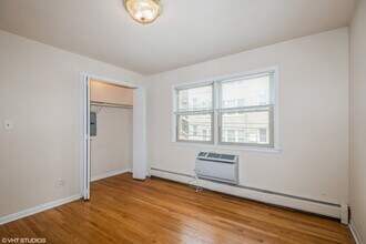 1322 W Lunt Ave in Chicago, IL - Building Photo - Building Photo