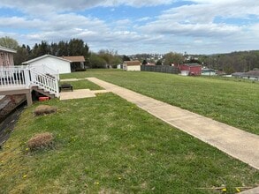 1205 Headley Ct, Unit 1 in Fairmont, WV - Foto de edificio - Building Photo