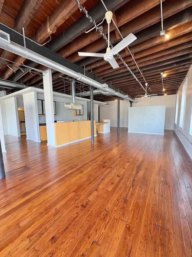 1000 S Charles St, Unit 204 in Baltimore, MD - Foto de edificio - Building Photo