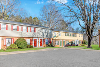 Cedar Hills Apartments & Townhomes in Lenoir, NC - Building Photo - Building Photo