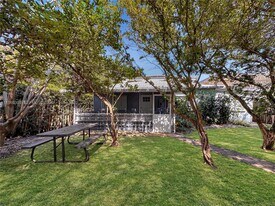 969 Bay Dr in Miami, FL - Building Photo