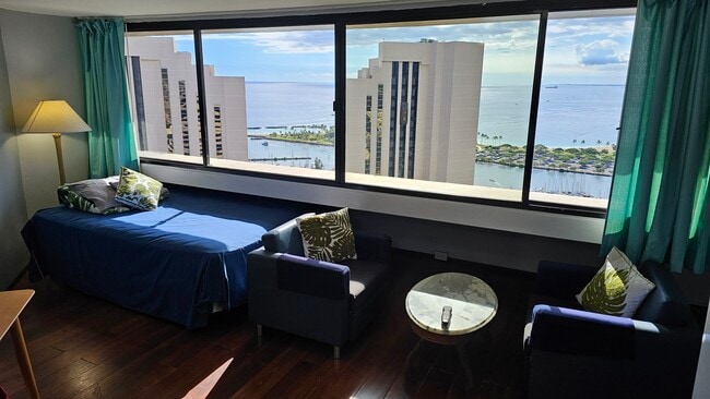1700 Ala Moana Blvd in Honolulu, HI - Building Photo - Building Photo