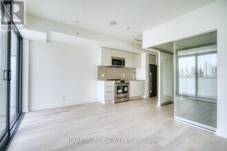 25 Richmond St E in Toronto, ON - Building Photo - Building Photo