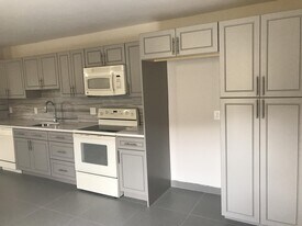 142 SW 8th Ave in Delray Beach, FL - Building Photo