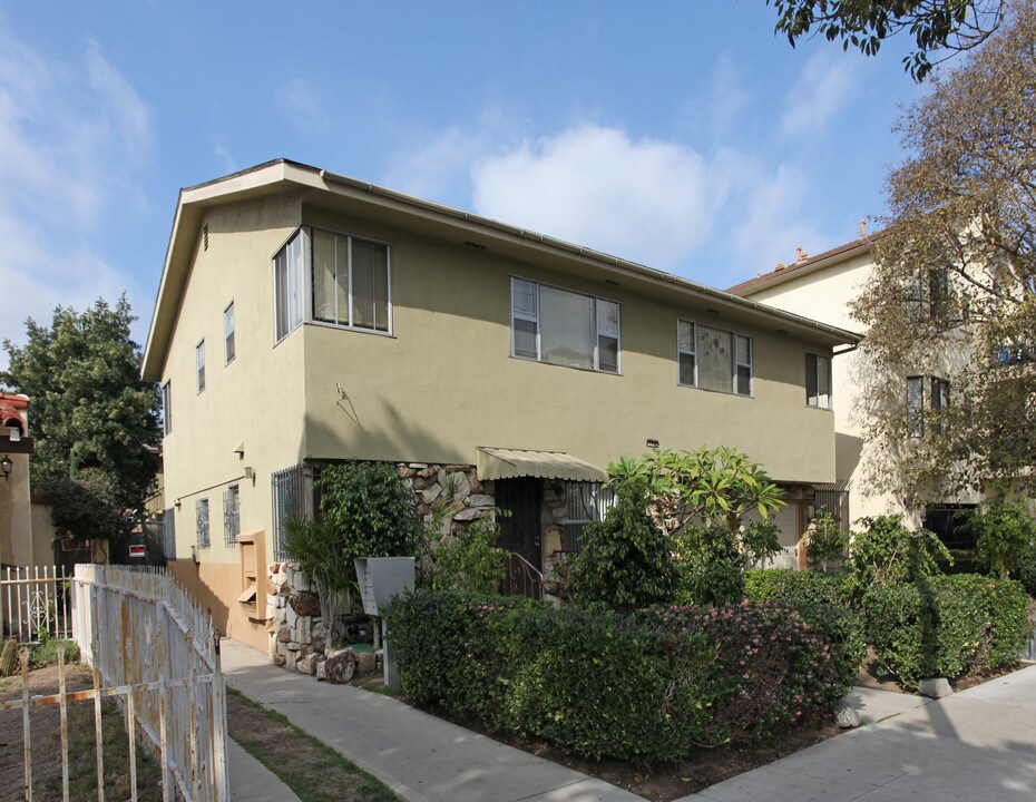 2127 Cedar Ave in Long Beach, CA - Building Photo