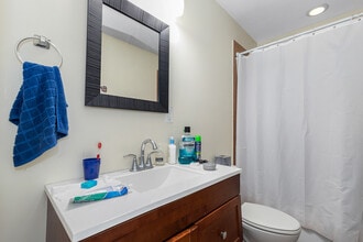 226 Calumet St, Unit 1 in Boston, MA - Foto de edificio - Building Photo