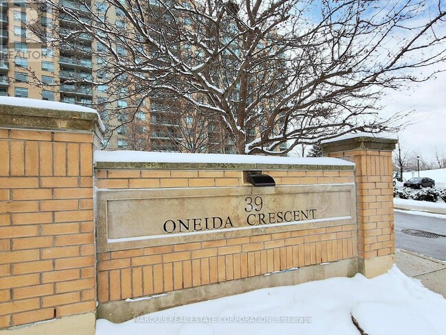 39-939 Oneida Crescent in Richmond Hill, ON - Building Photo - Building Photo