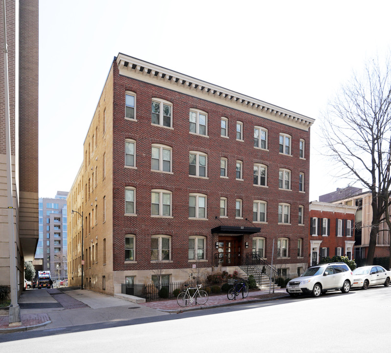 West End Flats in Washington, DC - Building Photo